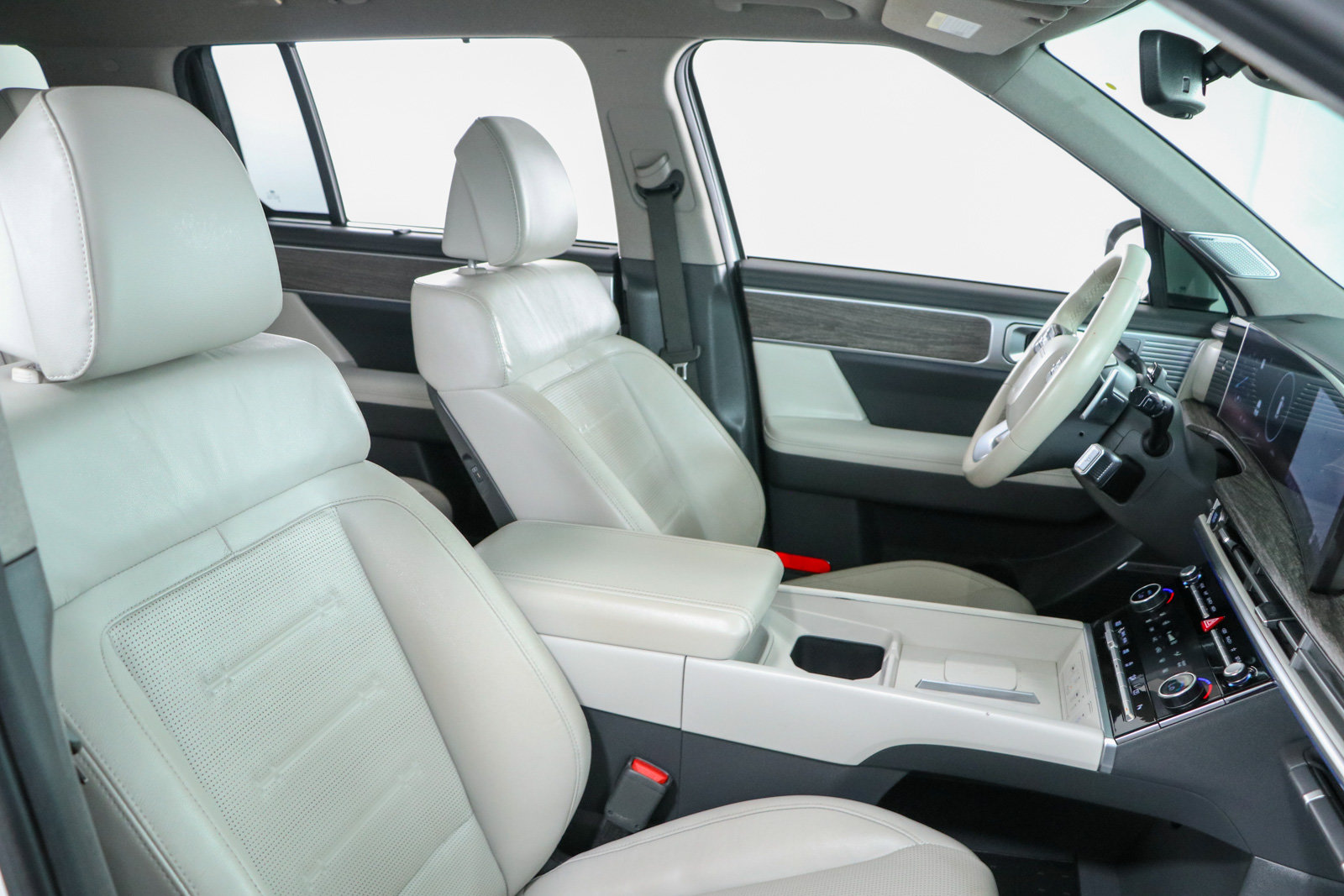 Used 2024 Hyundai Santa Fe Limited AWD/4WD image 29