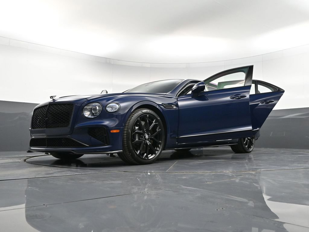Used 2025 Bentley Flying Spur Plug-In Hybrid image 44