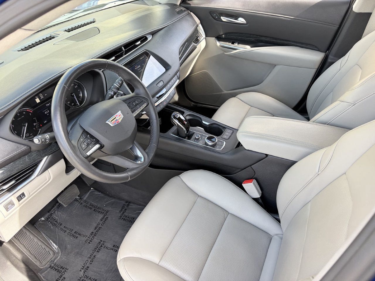 Used 2021 Cadillac XT4 Premium Luxury FWD image 17