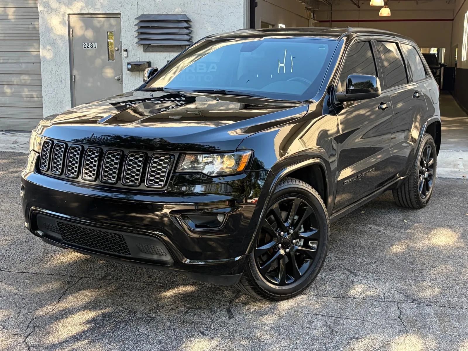 Used 2021 Jeep Grand Cherokee Laredo X RWD image 2
