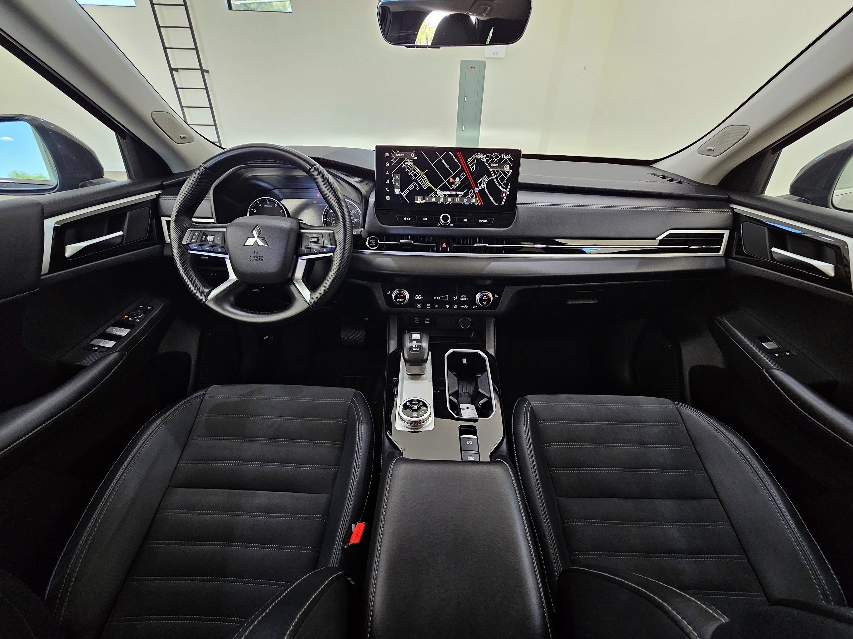 Used 2025 Mitsubishi Outlander SE AWD/4WD image 21
