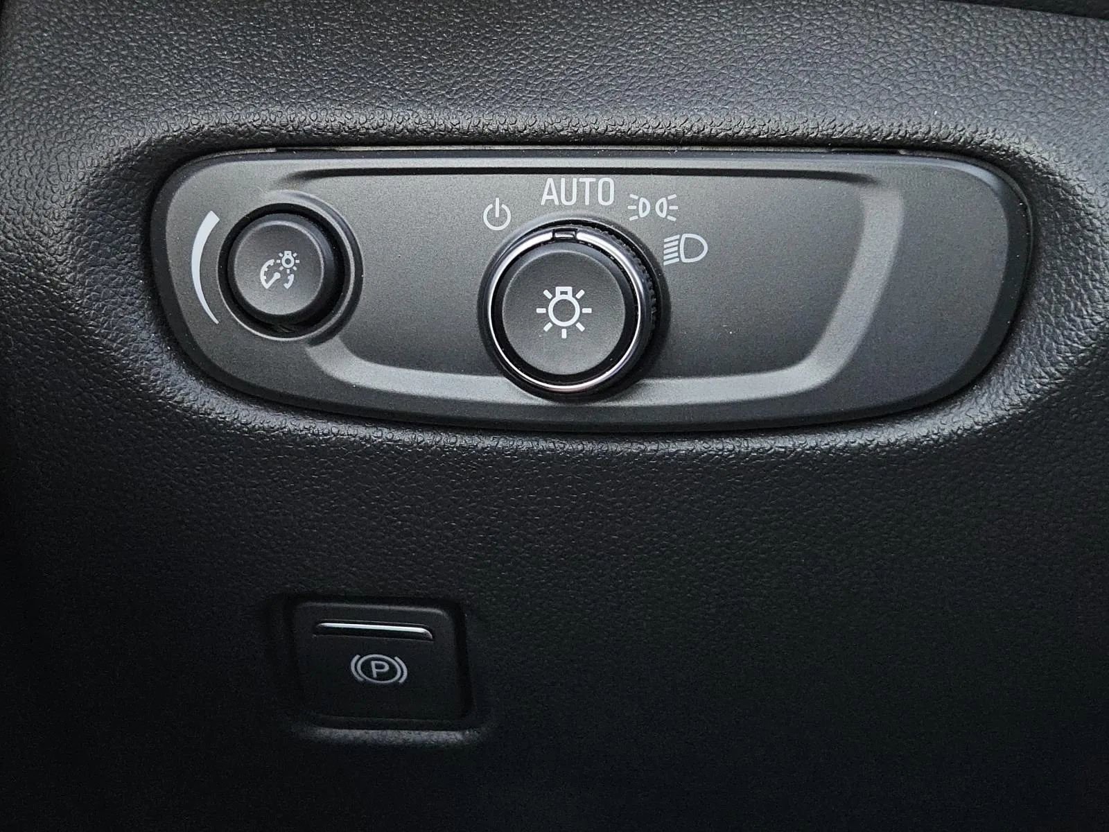 Used 2025 Chevrolet Blazer LT image 18