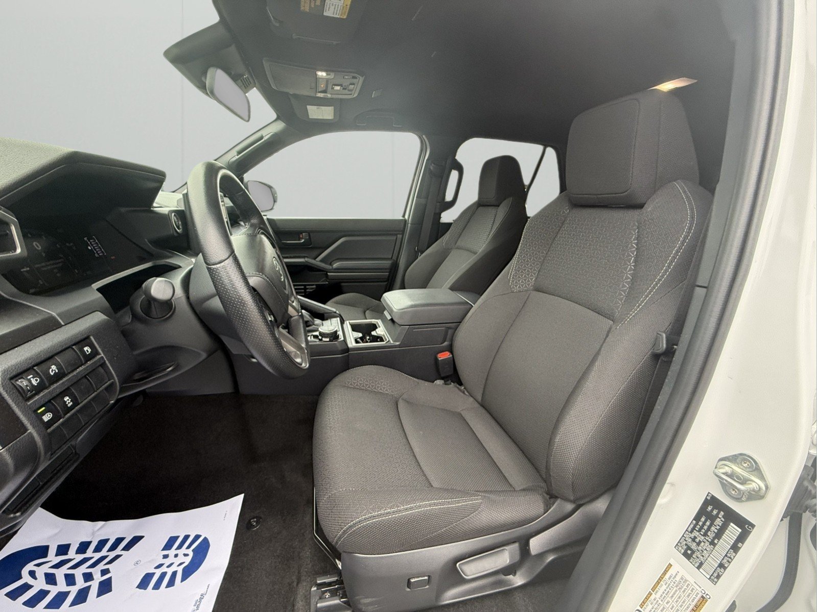 Used 2025 Toyota 4Runner SR5 AWD/4WD image 9