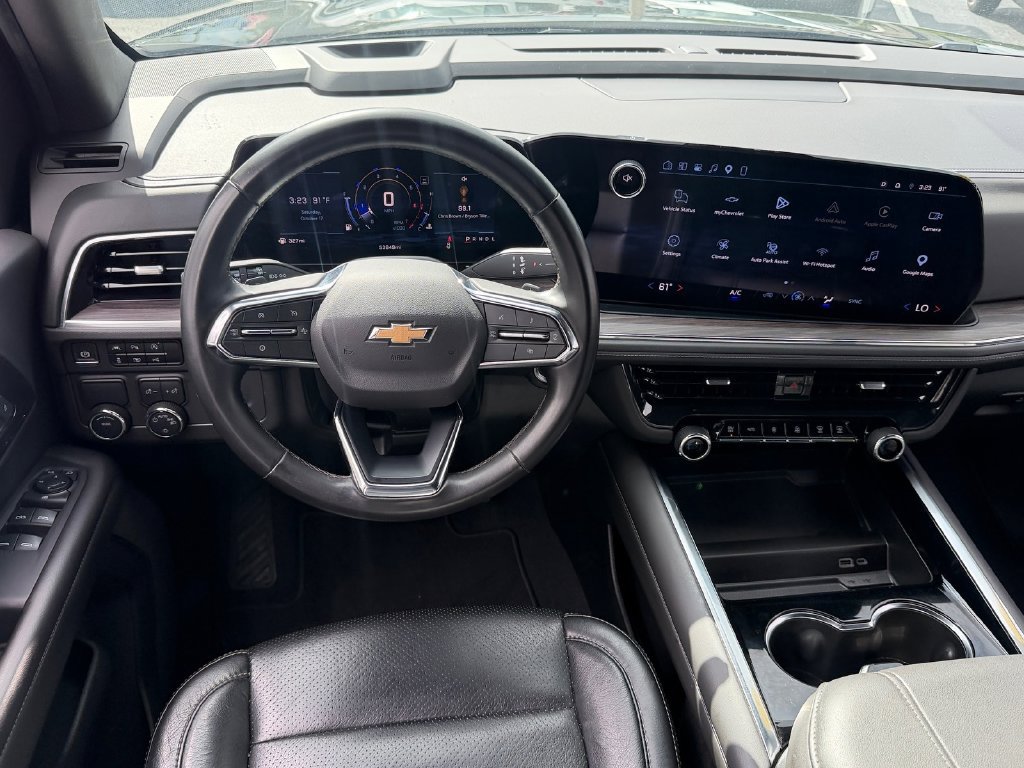 Used 2025 Chevrolet Suburban LS RWD image 14