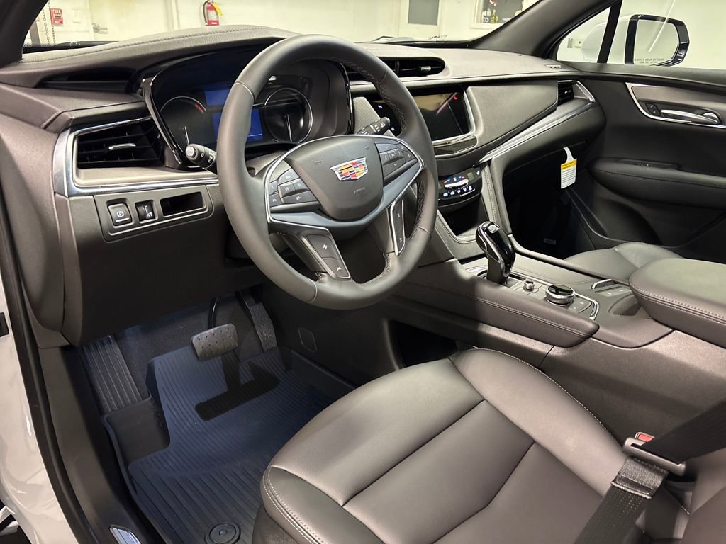New 2026 Cadillac XT5 Luxury w/ LPO, Floor Liner Package image 24