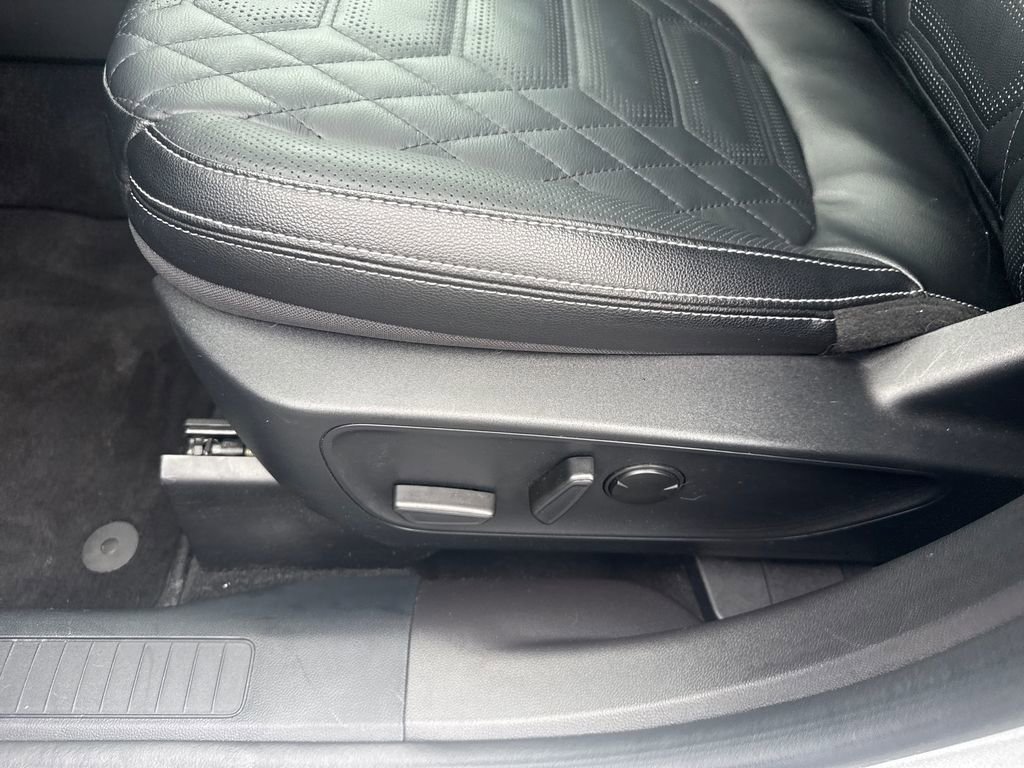 Used 2024 Ford Escape Platinum w/ Premium Technology Package image 30
