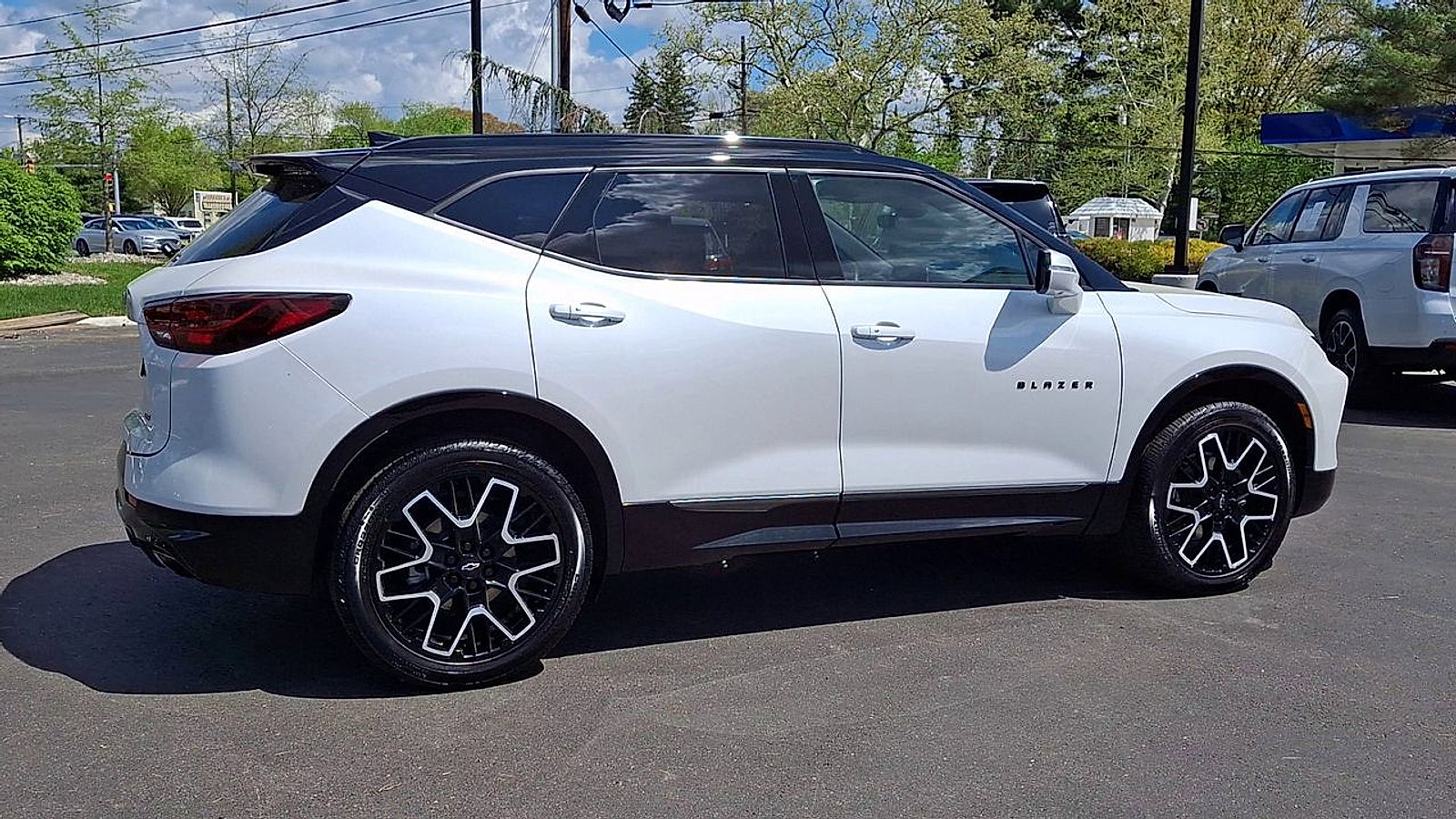 Certified 2023 Chevrolet Blazer RS w/ Driver Confidence II Package image 3