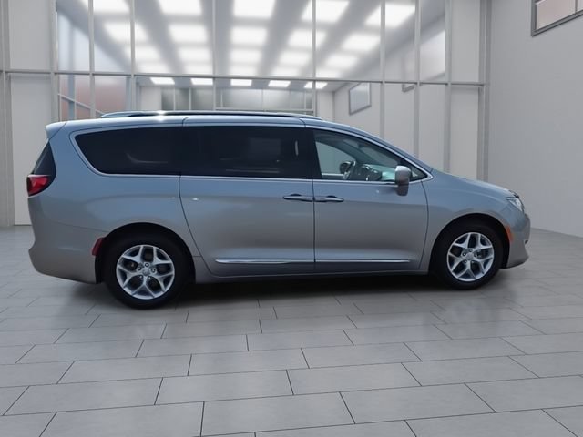 Used 2018 Chrysler Pacifica Touring-L Plus FWD image 9