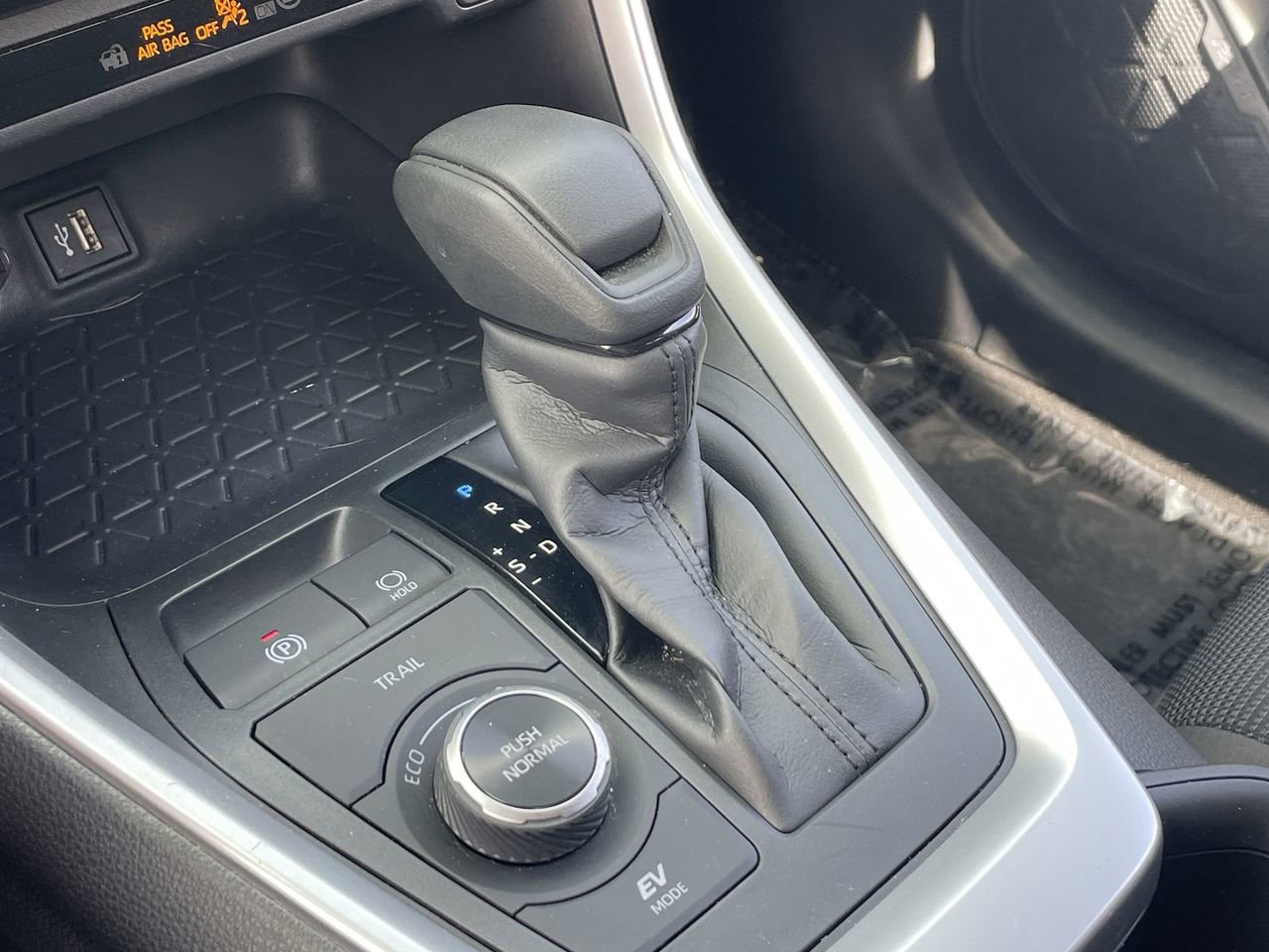 Used 2025 Toyota RAV4 LE image 28