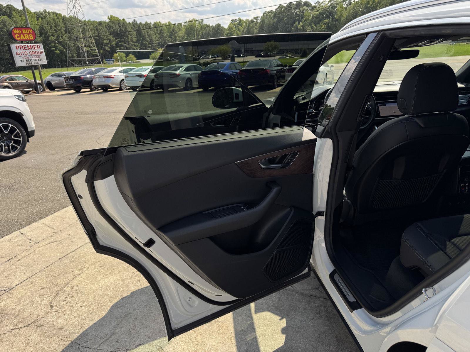 Used 2019 Audi Q8 Prestige w/ Towing Package AWD/4WD image 8