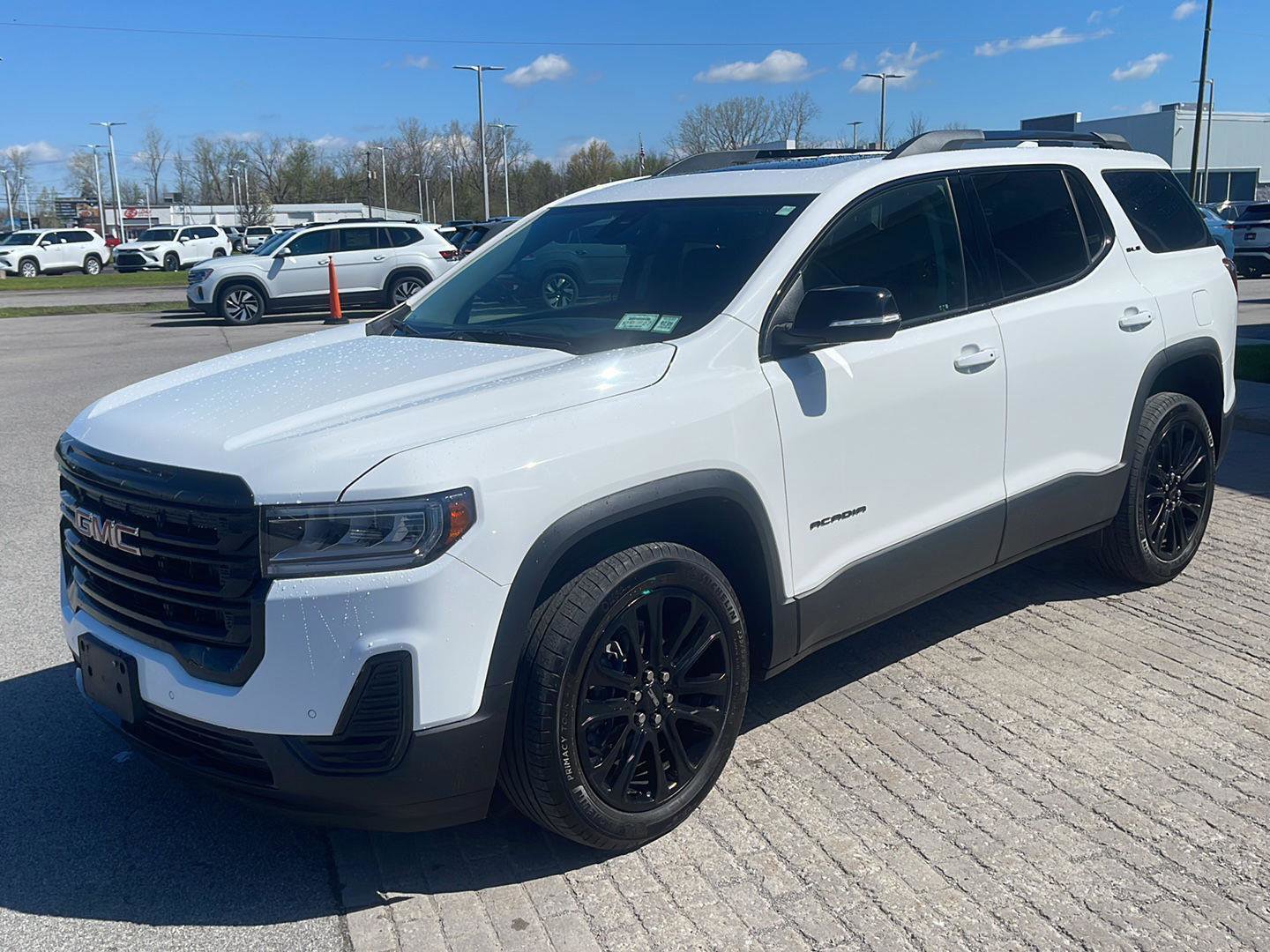 Used 2023 GMC Acadia SLE w/ Driver Convenience Package AWD/4WD image 3