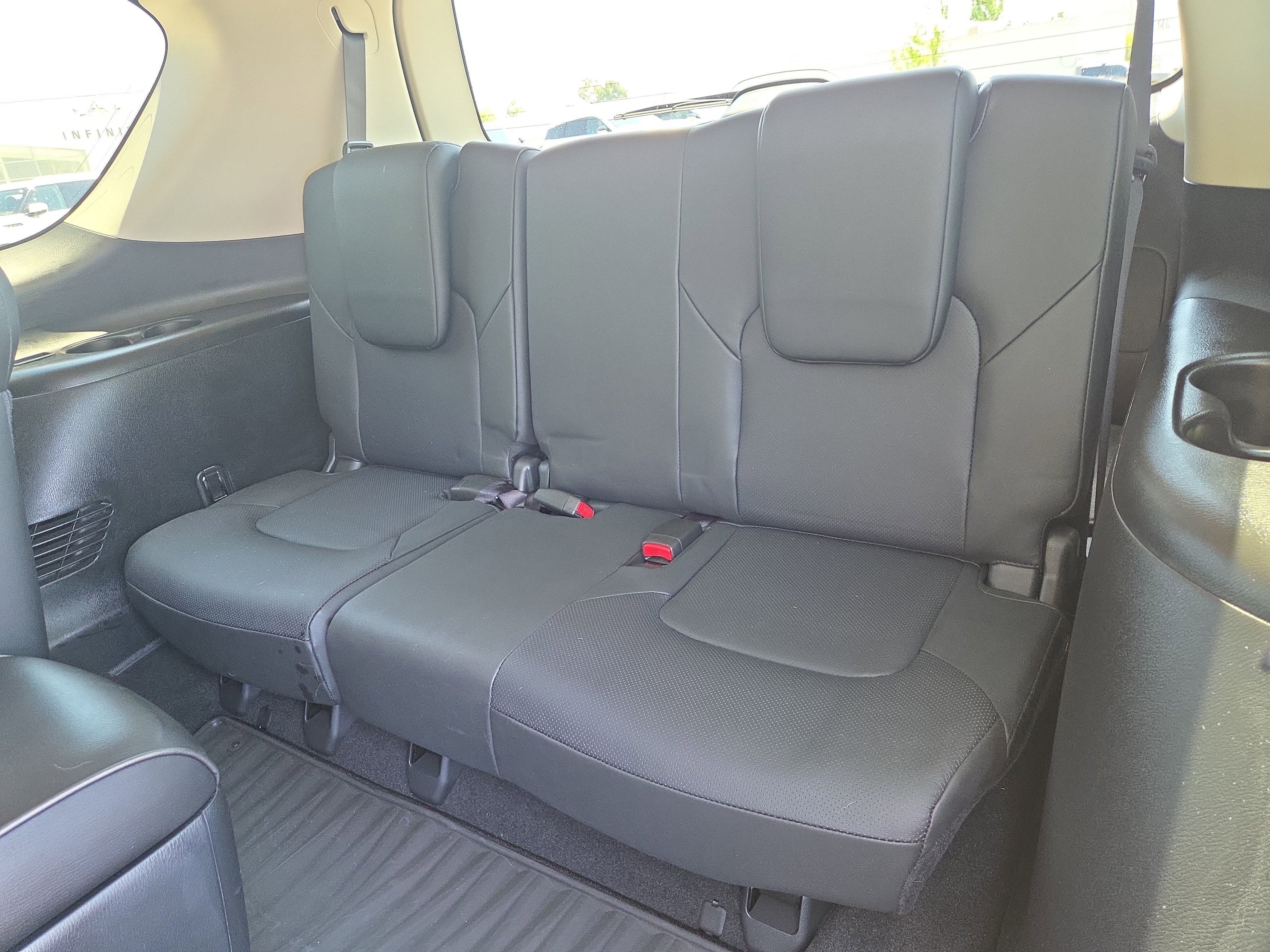 Used 2019 INFINITI QX80 Luxe w/ All-Season Package image 9