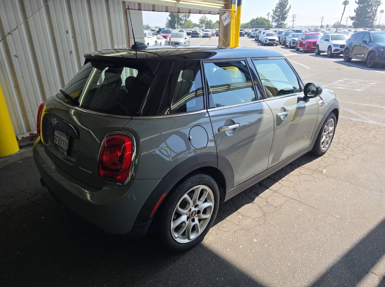 Used 2019 MINI Cooper 4-Door Hardtop FWD image 3