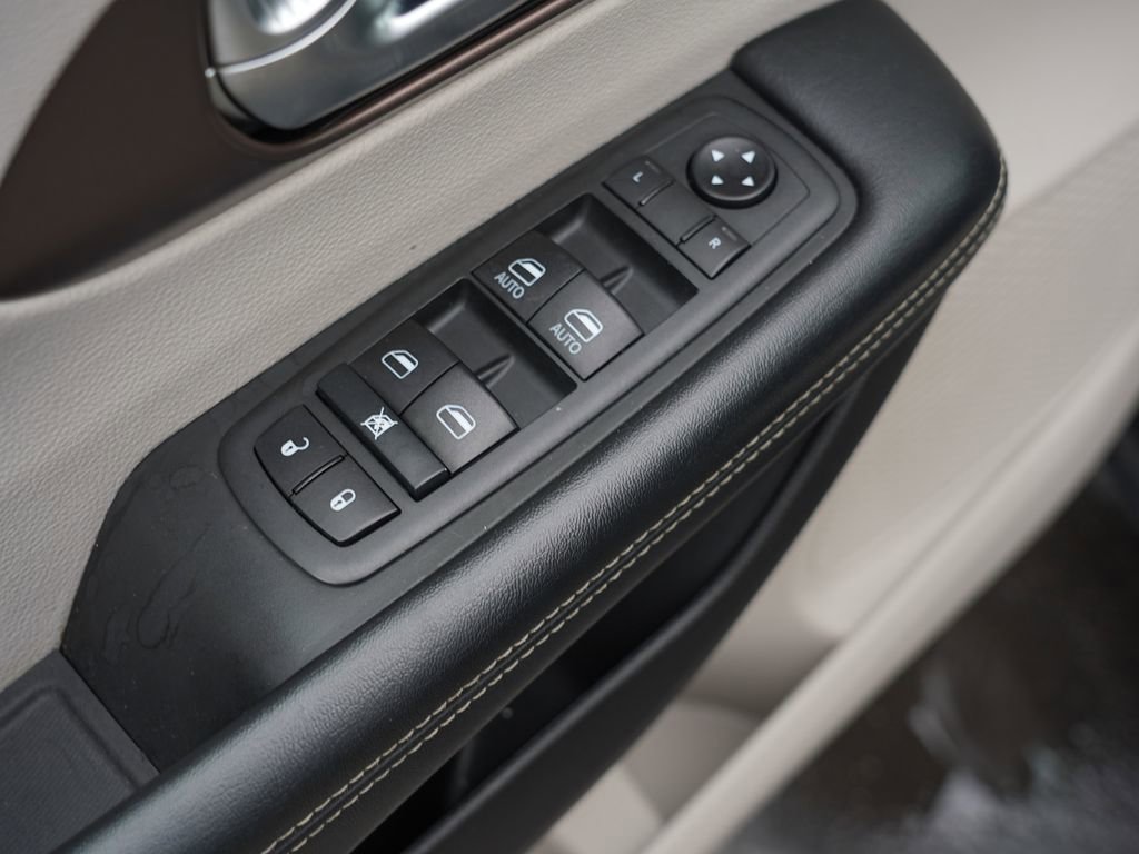 Used 2020 Chrysler Voyager LX FWD image 16