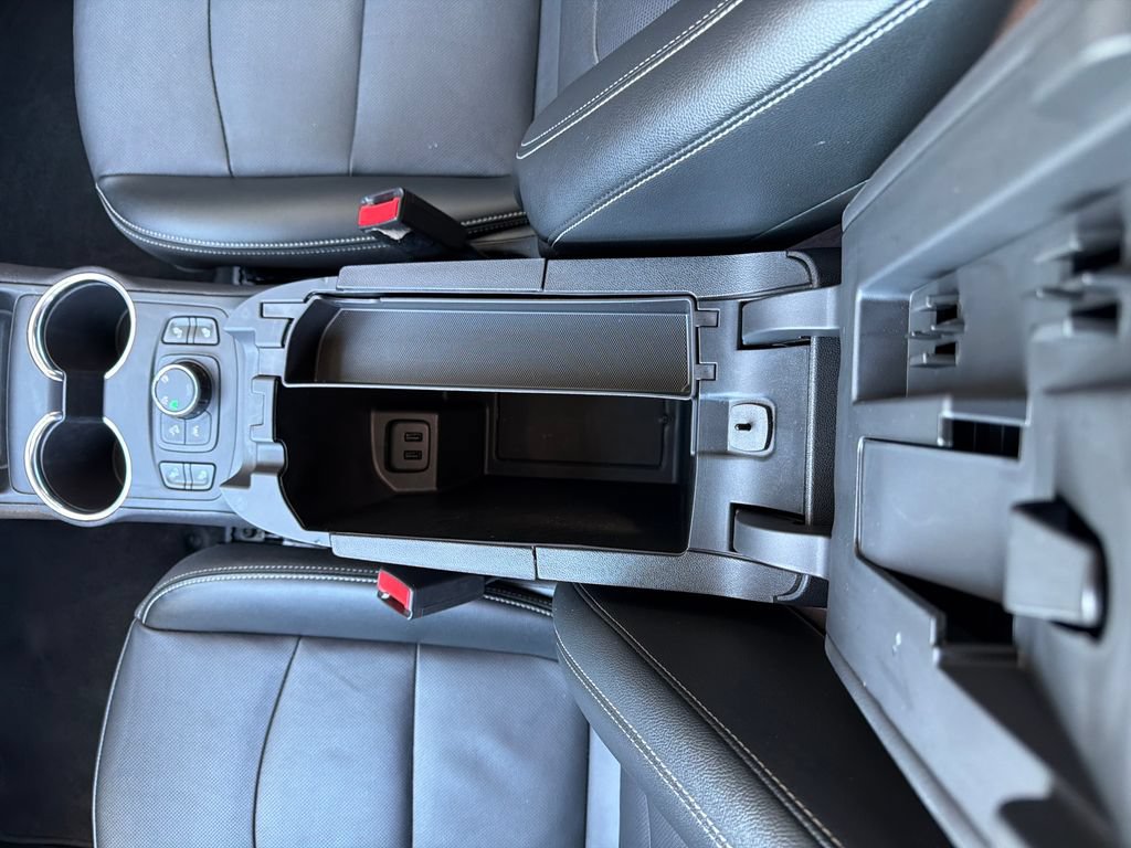 Used 2024 GMC Terrain SLT AWD/4WD image 24
