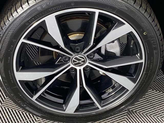 Used 2022 Volkswagen Tiguan SEL R-Line image 31