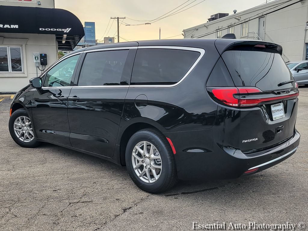 New 2027 Chrysler Pacifica Select w/ Family Tech Group FWD image 8