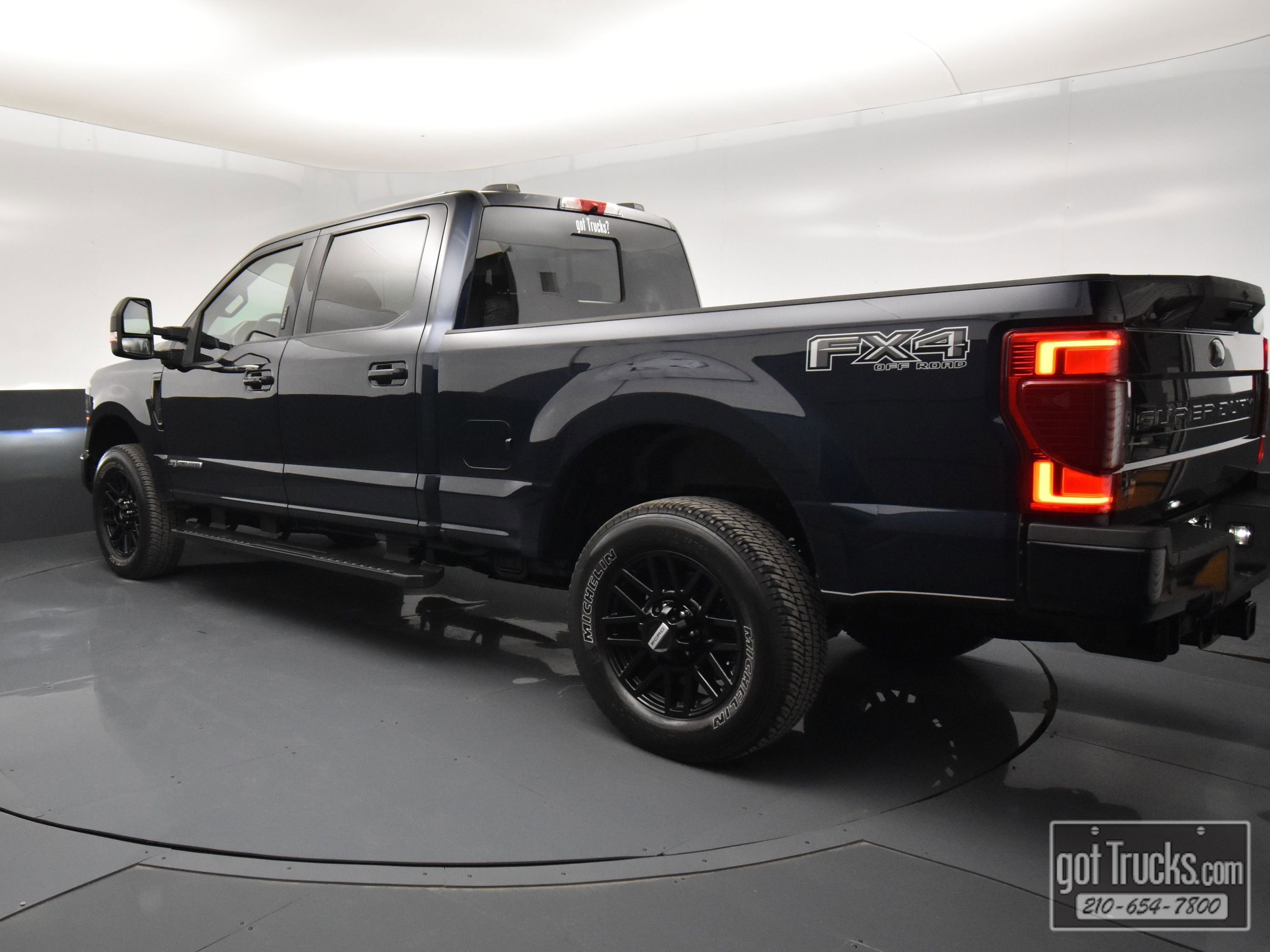 Used 2022 Ford F250 Lariat w/ Black Appearance Package image 4