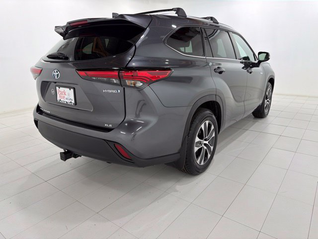 Used 2021 Toyota Highlander XLE AWD/4WD image 5