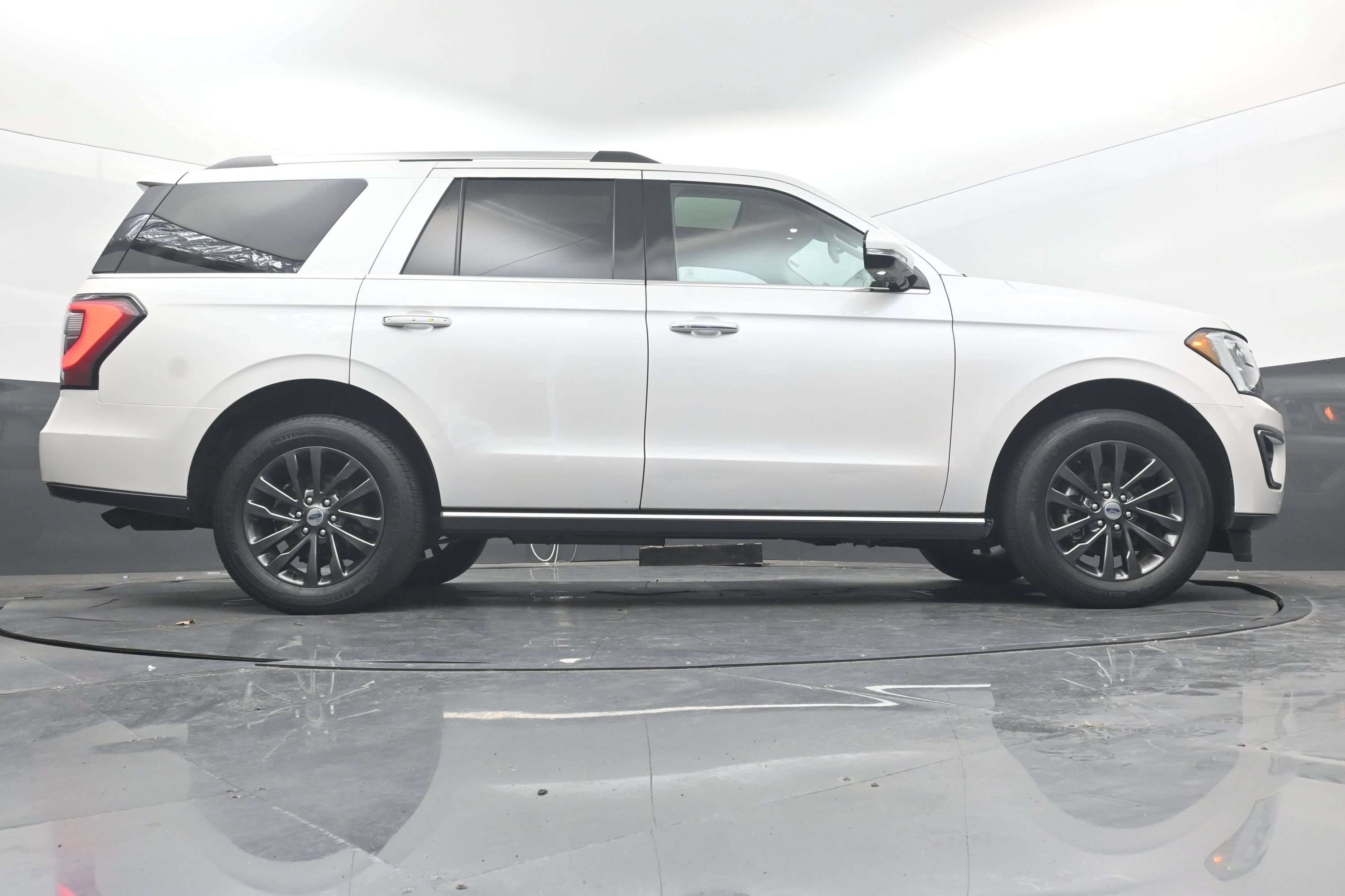 Used 2019 Ford Expedition Limited w/ Equipment Group 301A RWD image 33