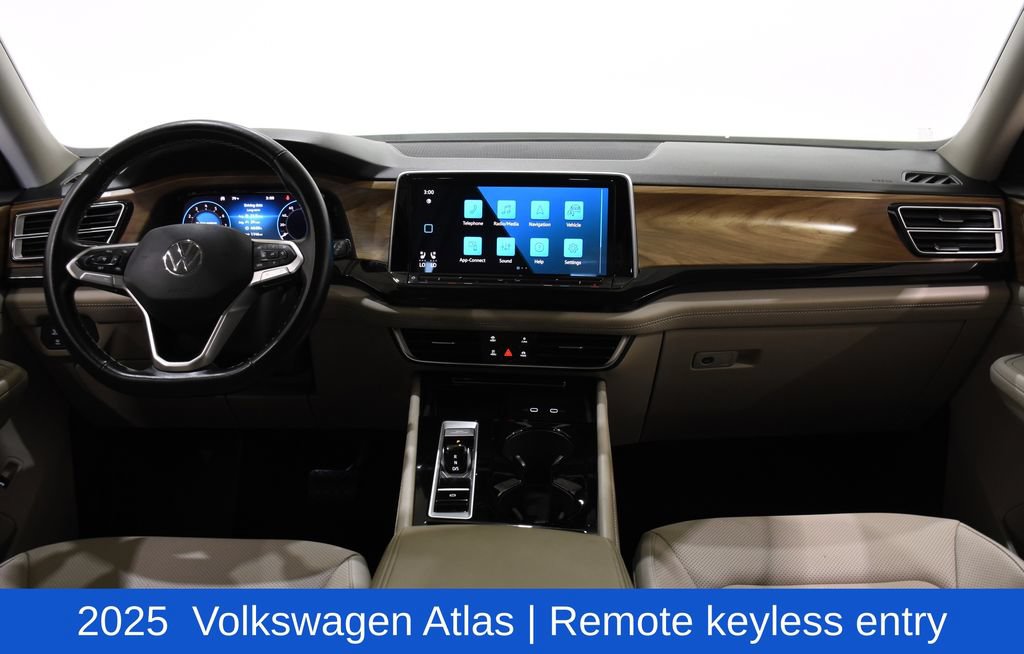 Used 2025 Volkswagen Atlas SE FWD image 8