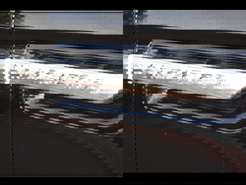 Used 2018 Lincoln Navigator L Select image 61