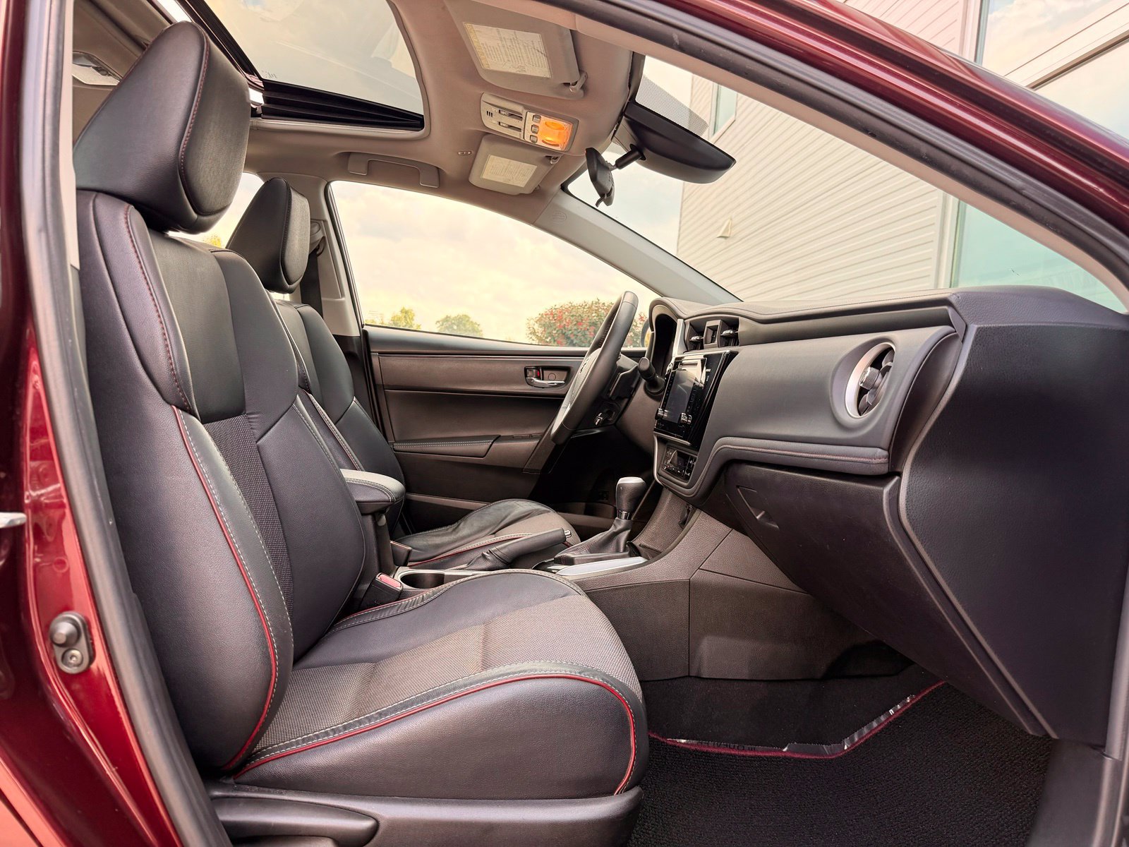 Used 2017 Toyota Corolla SE 50th Anniversary FWD image 23