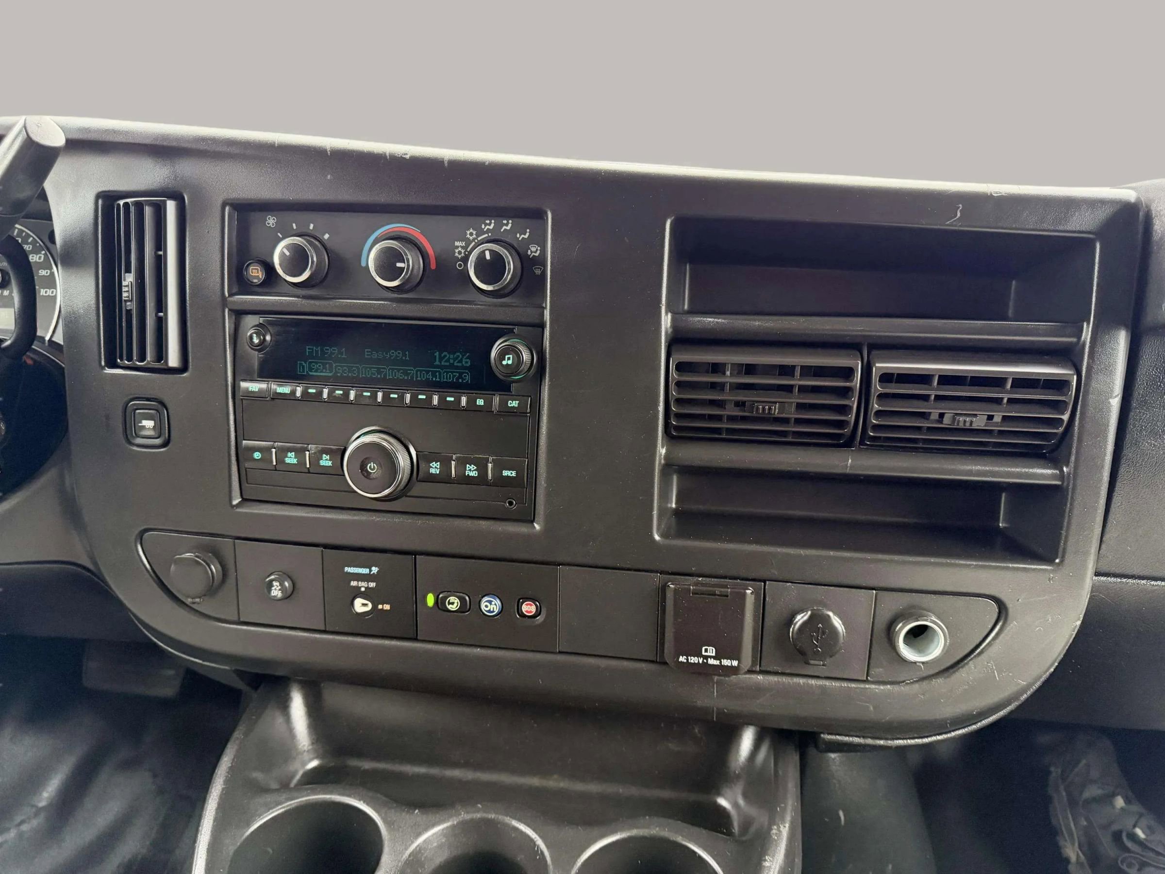 Used 2018 Chevrolet Express 3500 w/ Driver Convenience Package image 14