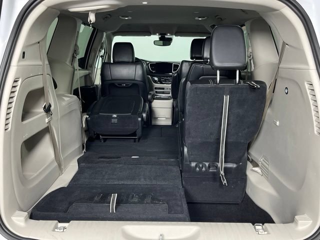 Used 2024 Chrysler Pacifica Touring-L FWD image 26