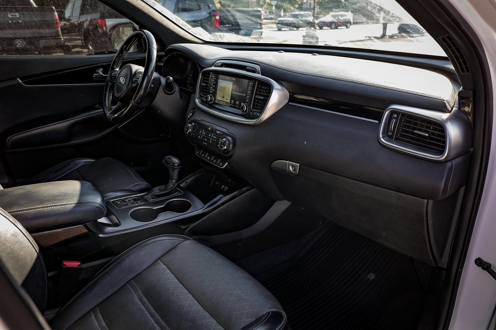 Used 2017 Kia Sorento SX image 25