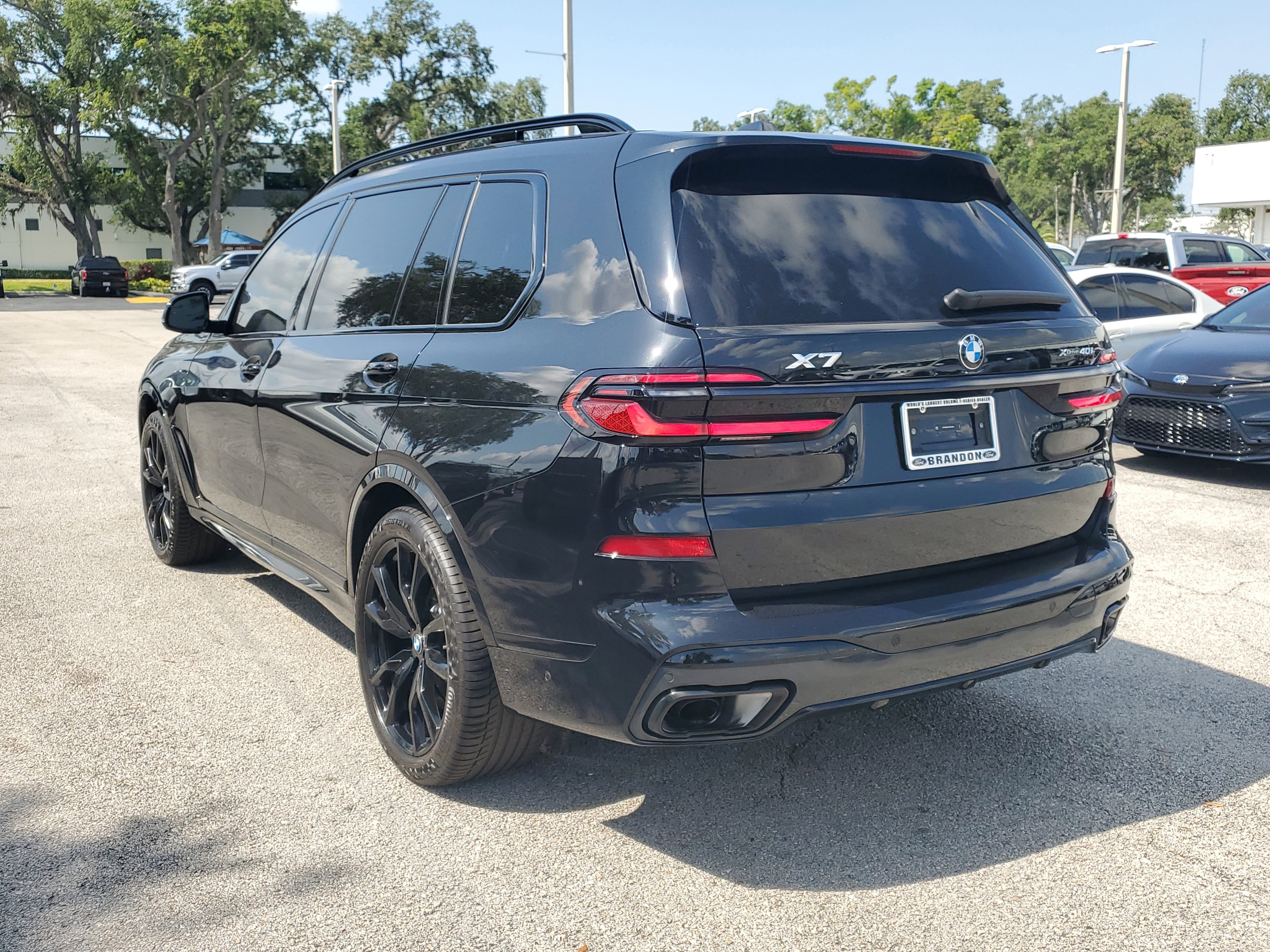 Used 2025 BMW X7 xDrive40i w/ M Sport Package image 7
