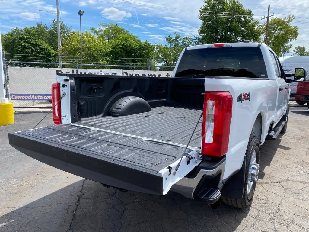 Used 2023 Ford F350 XLT AWD/4WD image 5