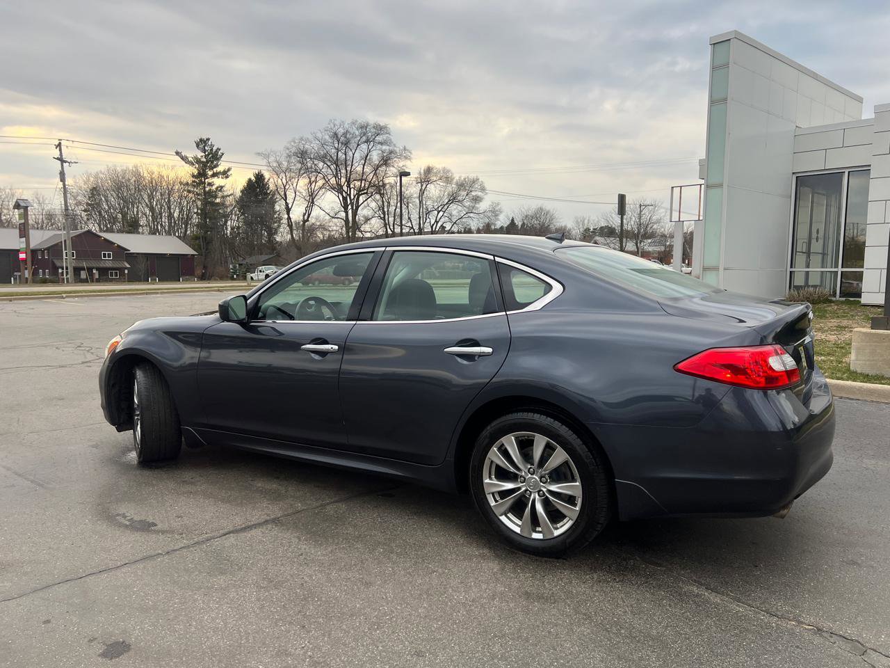 Used 2011 INFINITI M37 x w/ Premium Pkg AWD/4WD image 4