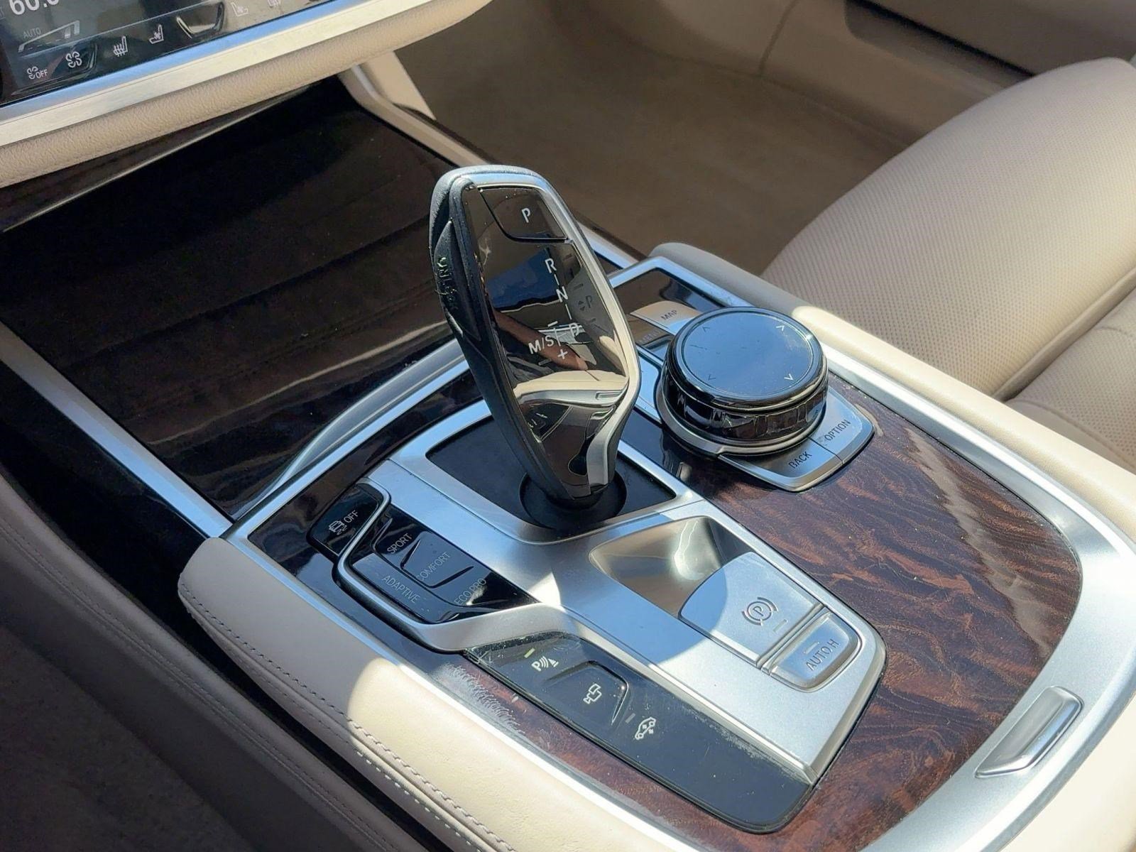 Used 2016 BMW 750i image 18