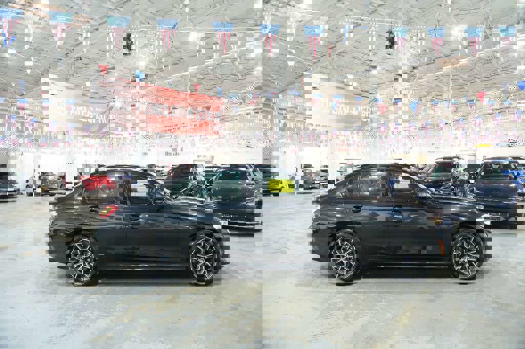 Used 2022 BMW 330i xDrive Sedan w/ Premium Package 2 image 13