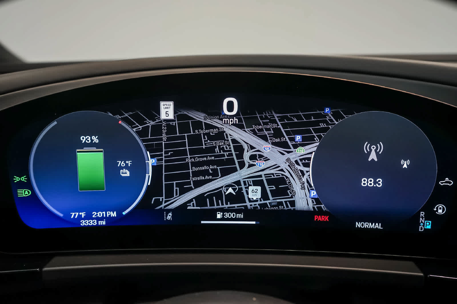 Certified 2025 Porsche Macan 4S Electric AWD/4WD image 28