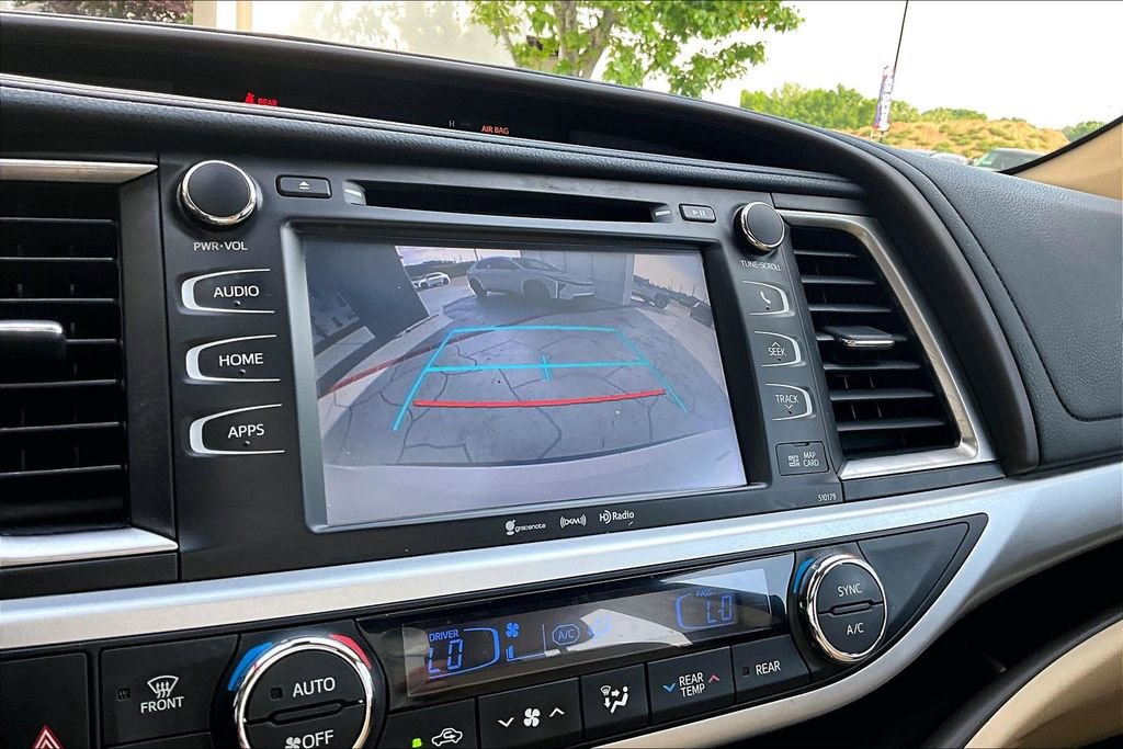 Used 2017 Toyota Highlander XLE FWD image 14