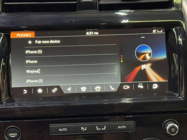 Used 2017 Land Rover Discovery HSE image 28