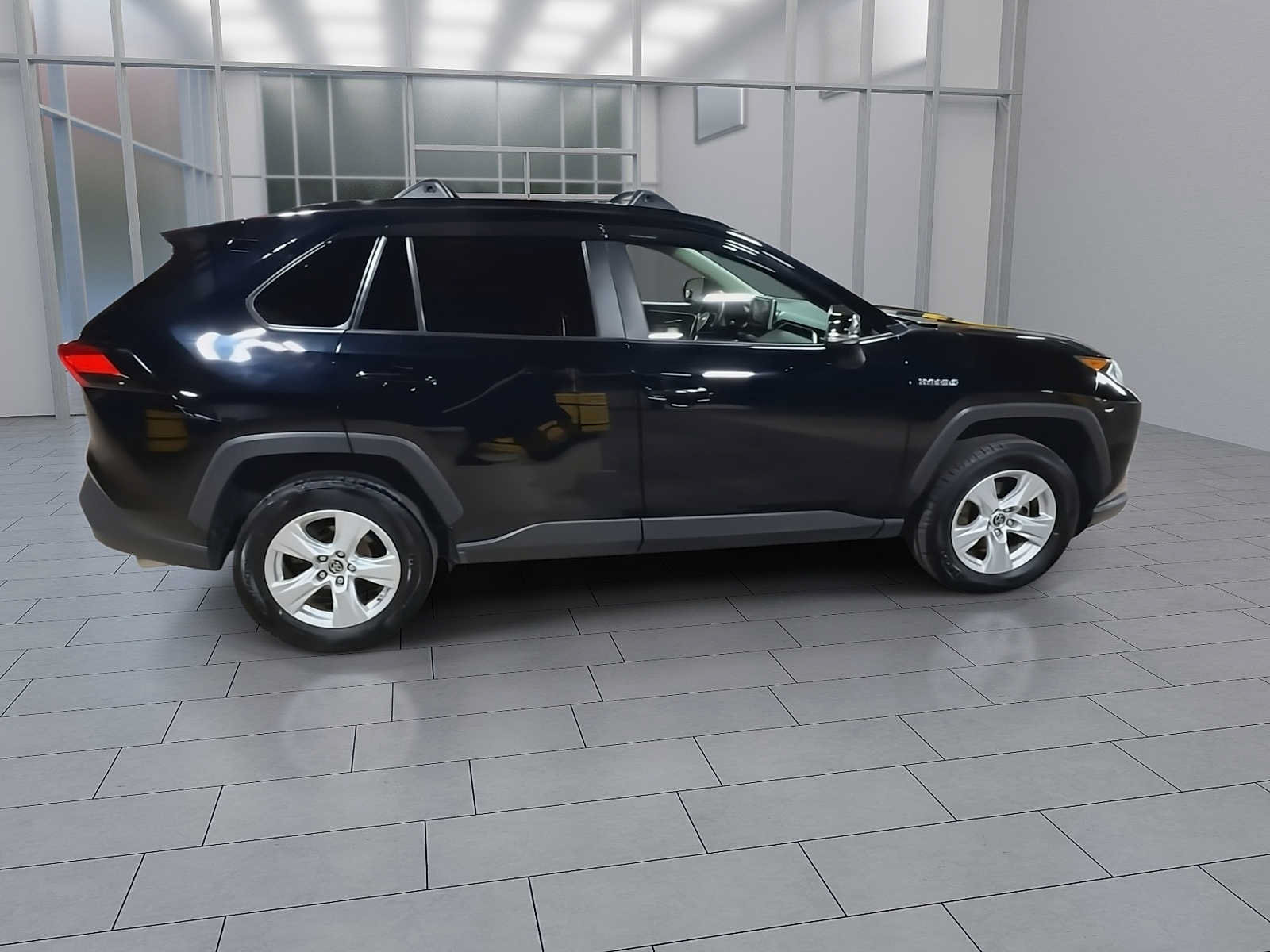 Used 2019 Toyota RAV4 XLE AWD/4WD image 9