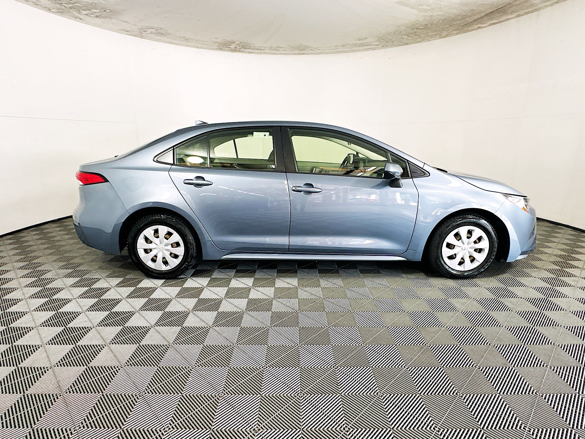 Used 2021 Toyota Corolla L FWD image 2