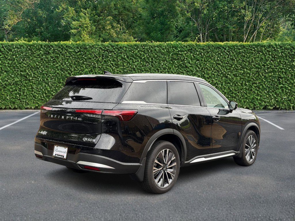 Used 2026 INFINITI QX60 Luxe w/ Family Package AWD/4WD image 3