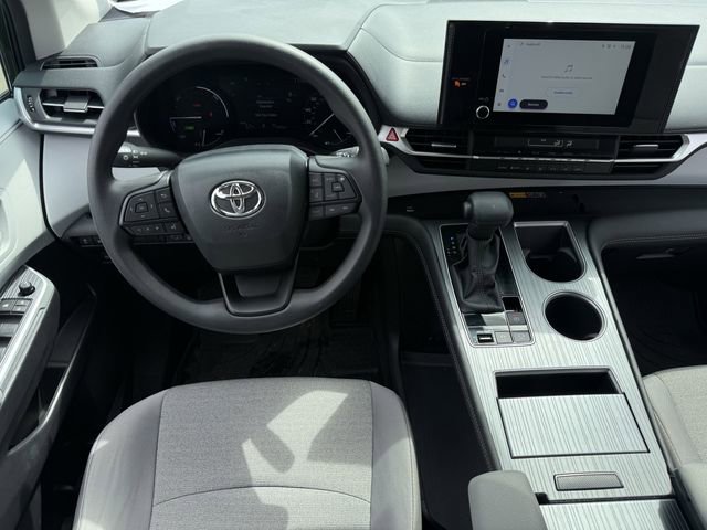 Used 2026 Toyota Sienna LE FWD image 11