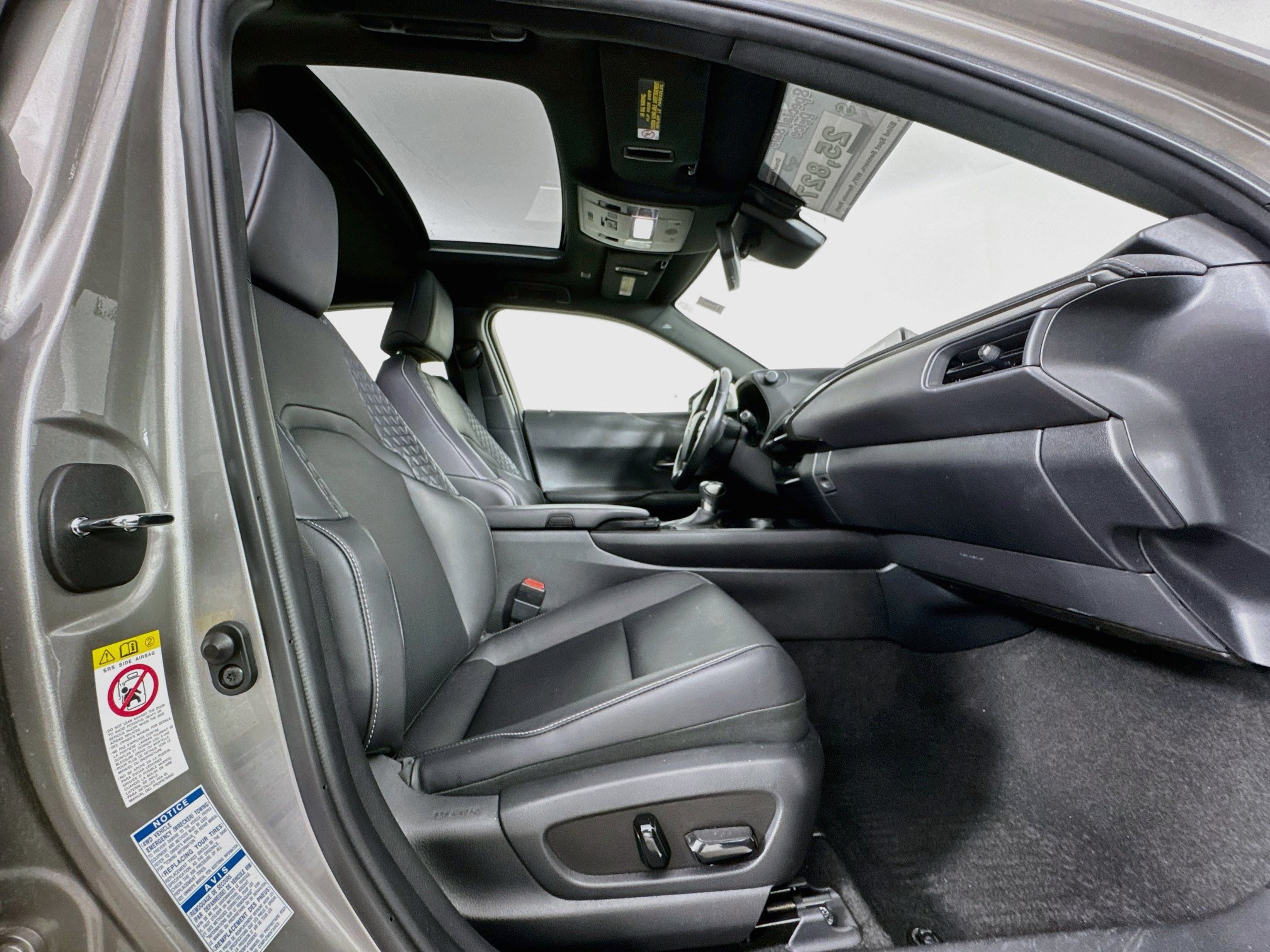 Used 2019 Lexus UX 250h w/ Premium Package AWD/4WD image 29