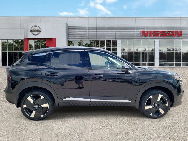 Certified 2025 Nissan Kicks SR FWD image 3