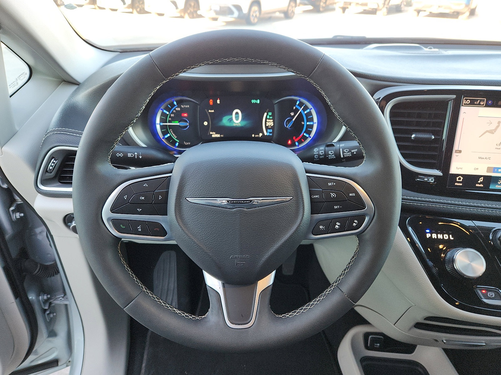 Used 2024 Chrysler Pacifica Limited FWD image 16