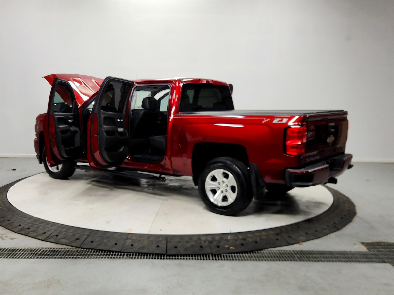 Used 2018 Chevrolet Silverado 1500 LT w/ All Star Edition image 13