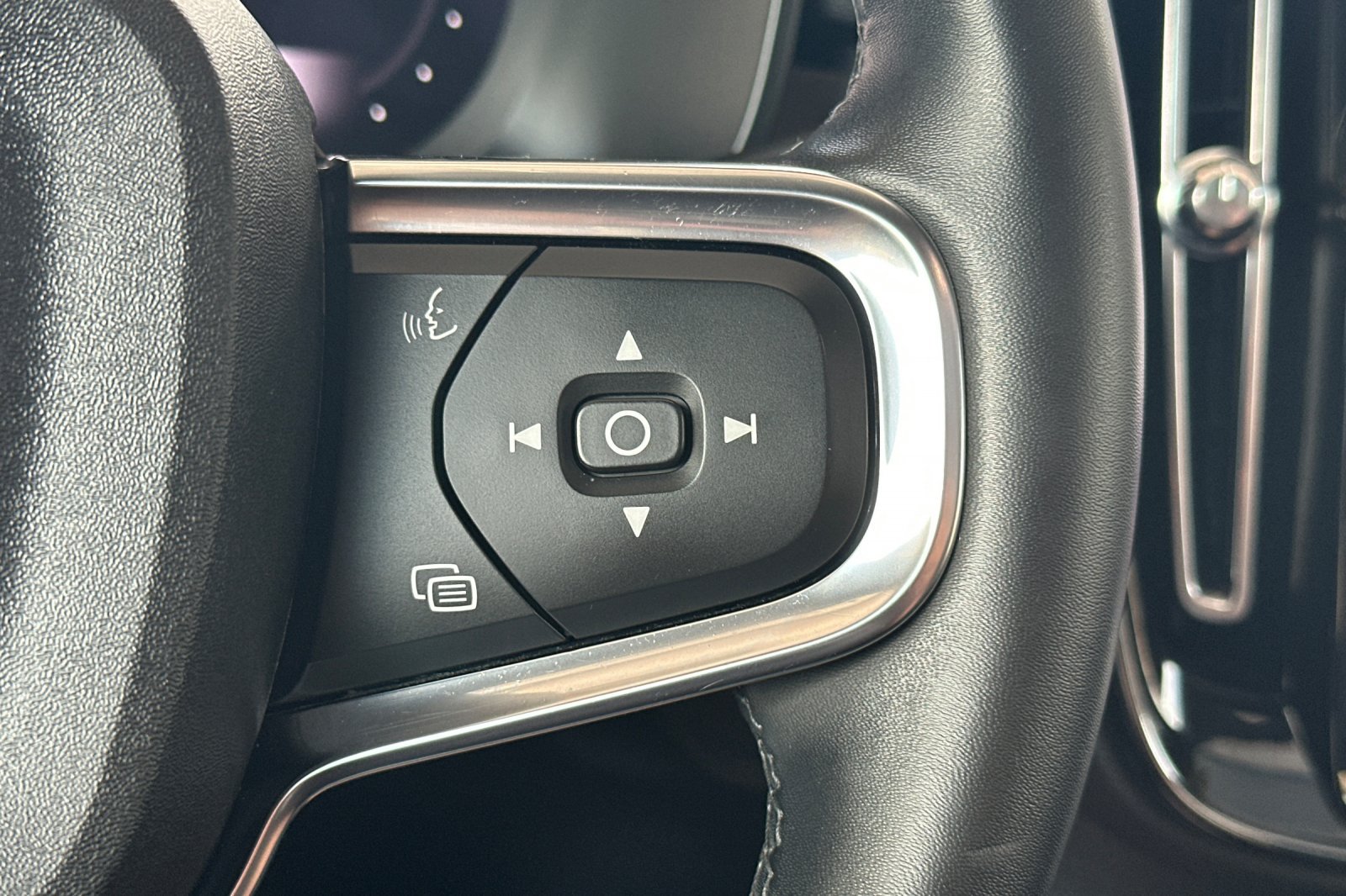 Certified 2023 Volvo C40 P8 Recharge Ultimate w/ Protection Package Premier AWD/4WD image 29