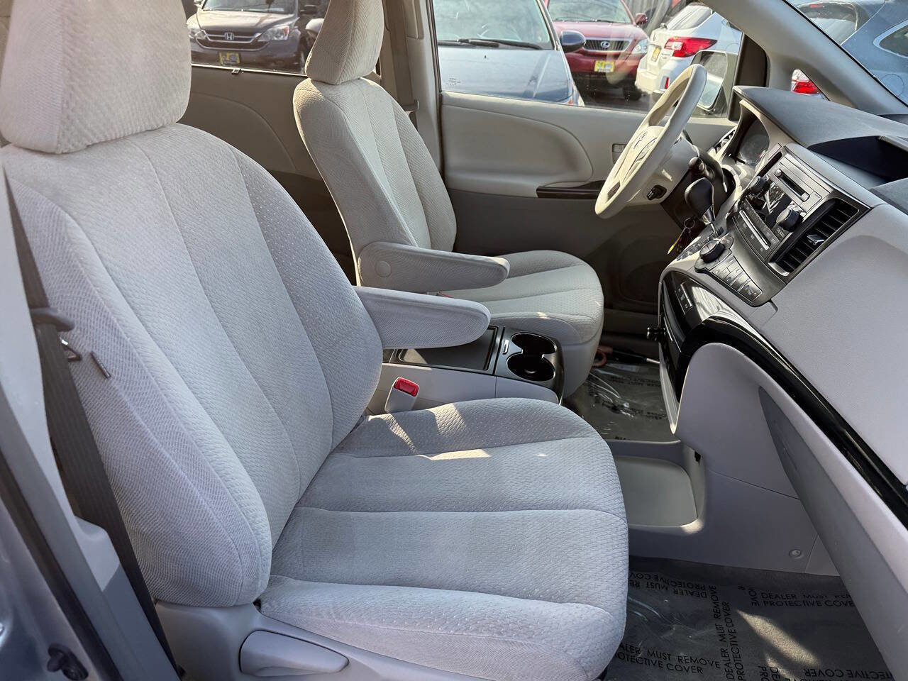 Used 2014 Toyota Sienna LE image 76