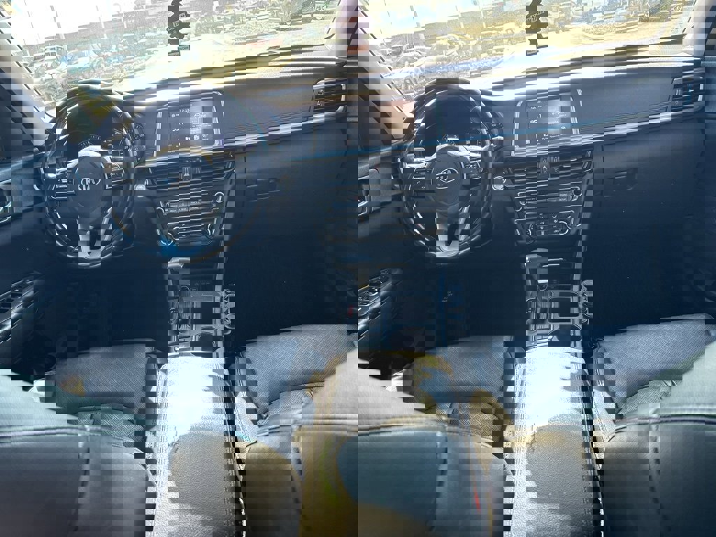 Used 2020 Kia Optima SE image 11