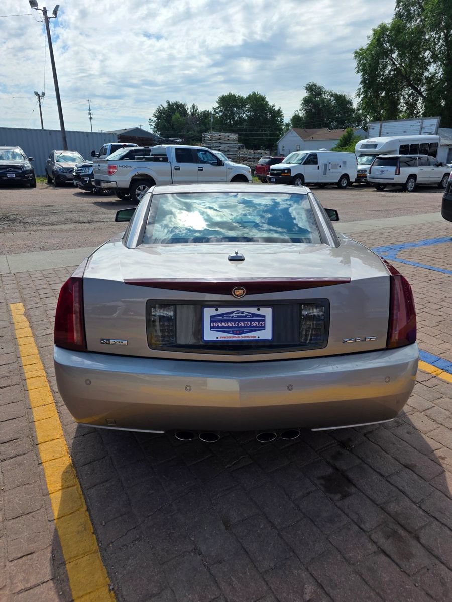 Used 2004 Cadillac XLR RWD image 7